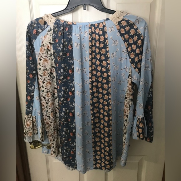 Seashell & Pom Pom Italian Top - Picture 9 of 9